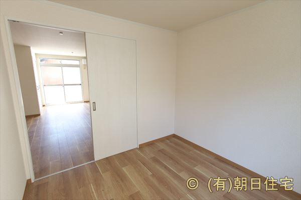 呉市広吉松１丁目のアパートの洋室