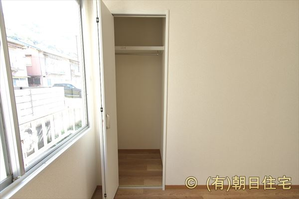 呉市広吉松１丁目のアパートの収納