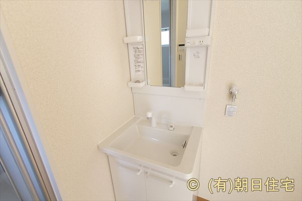 呉市広吉松１丁目のアパートの洗面所