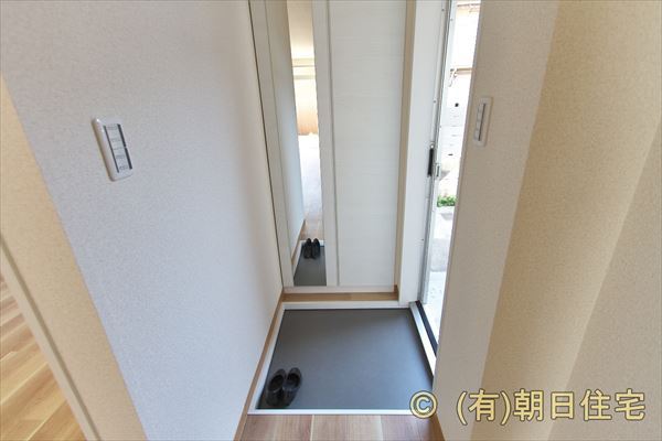 呉市広吉松１丁目のアパートの玄関