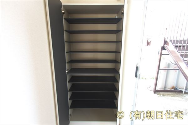 呉市広吉松１丁目のアパートの収納