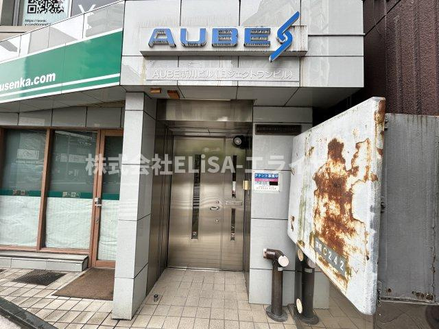 ＡＵＢＥ新川ビル　201のエントランス