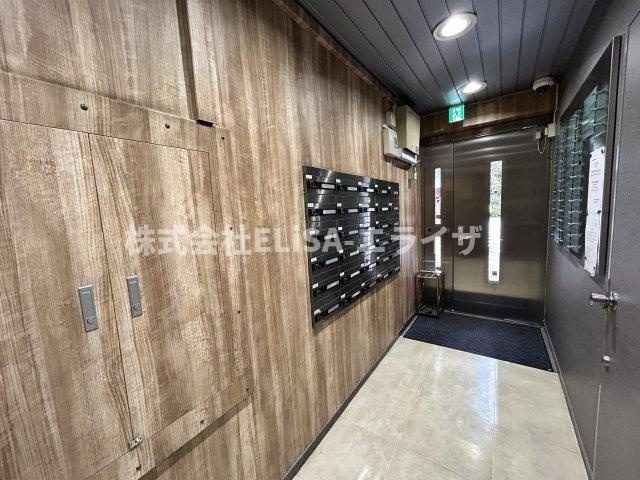 ＡＵＢＥ新川ビル　201のエントランス
