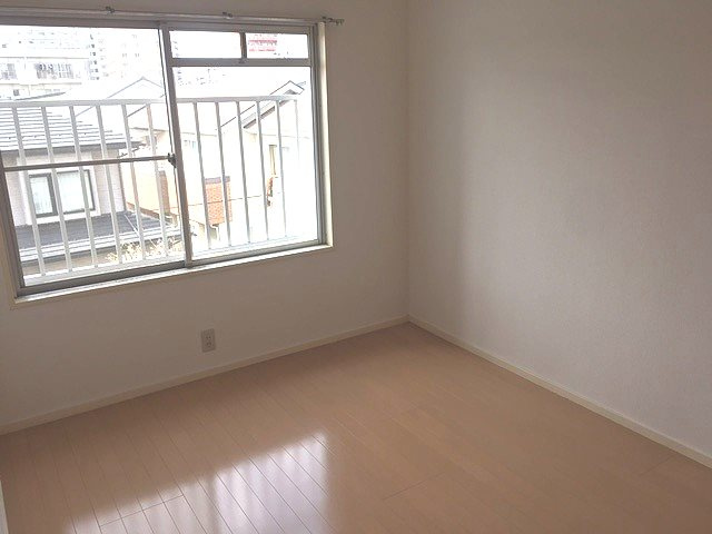 【寝室】サニープラザ銀杏町 