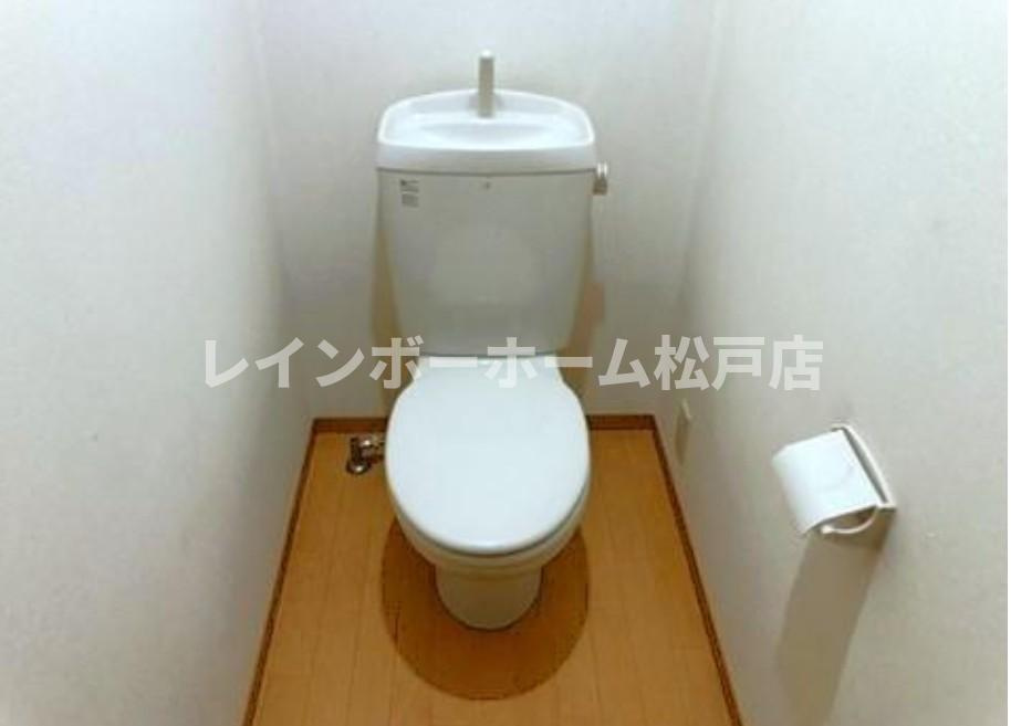 仲介手数料（賃料の1.10ヵ月）の50％OFF対象物件！のトイレ|落ち着いた色調のトイレです
