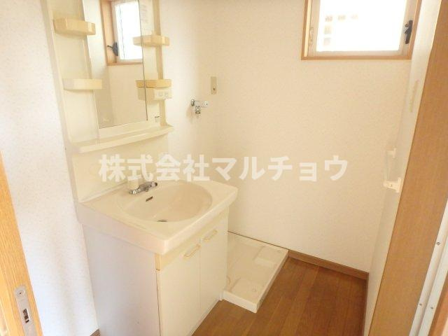 ハイツMの洗面所|明るい洗面所です