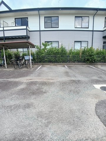 ハイツ十蓮寺A棟の駐車場|駐車場完備です