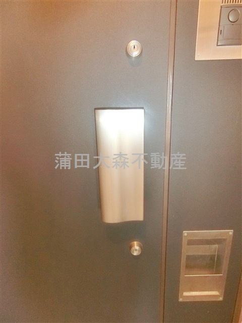 東矢口分譲マンションの玄関