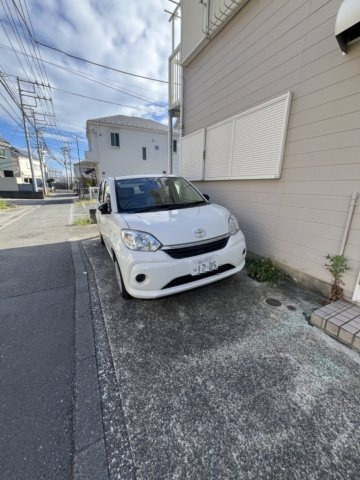 長島テラスの駐車場|車をお持ちの方に嬉しい駐車場付きの物件です