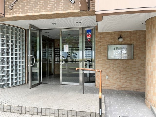 ライオンズマンション西新小岩のエントランス