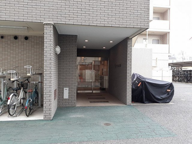 アウル三鷹のエントランス