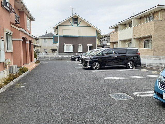 カーサ・セレノⅢの駐車場