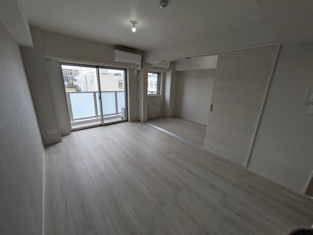 足立区西加平２丁目の賃貸マンションの居間・リビング