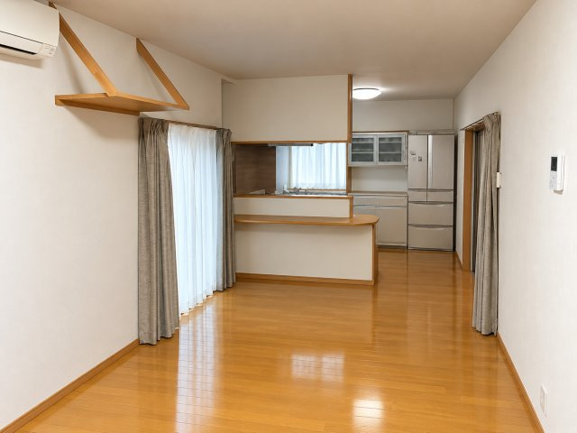 敦賀市公文名中古住宅の居間・リビング