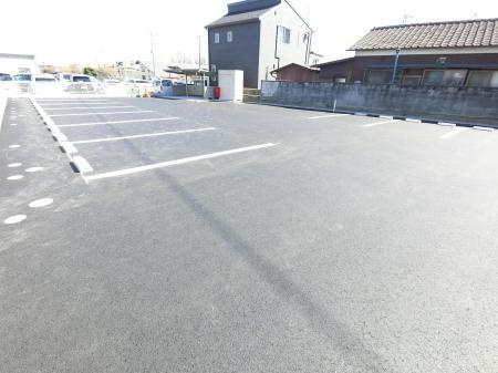 スペラーレの駐車場