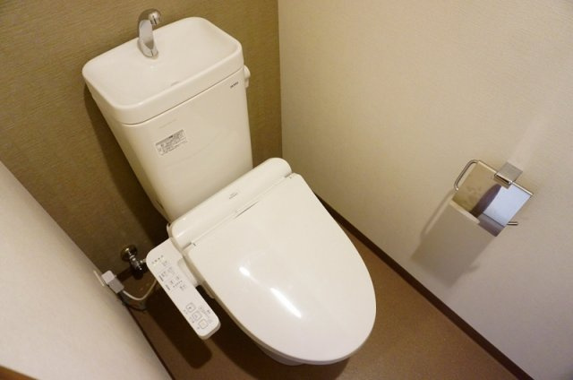 ラグゼナ平和台のトイレ|
※写真は建物の標準的な設備になります。
現況と異なる場合、現況を優先いたします。
