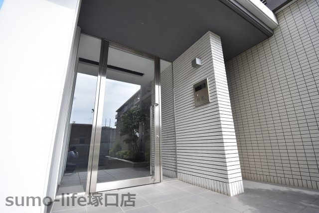 メゾンhanahanaのエントランス