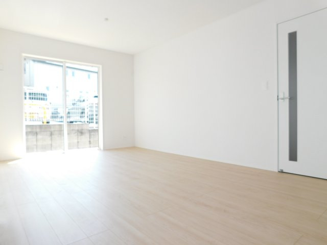 名古屋市天白区高宮町の新築一戸建の居間・リビング|◇リビング◇　　南面を含む２面採光で明るいリビング１７．１２帖　家族だんらんを楽しめる広くて明るいリビング♪