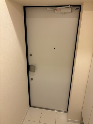 AXAS代々木アジールコートの玄関|ダブルロックでセキュリティ面も安心