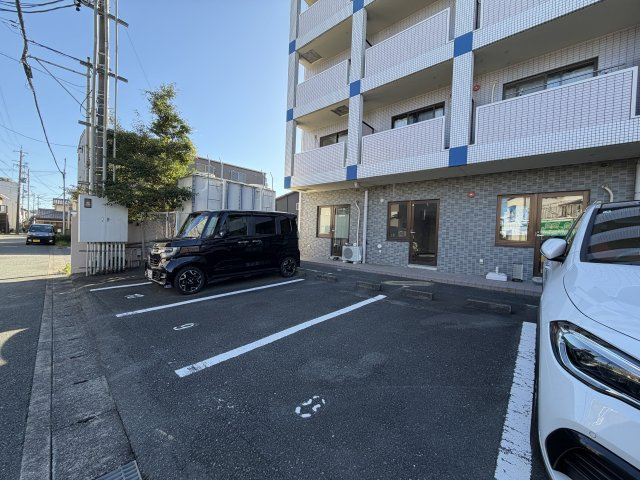 POINT幸の駐車場