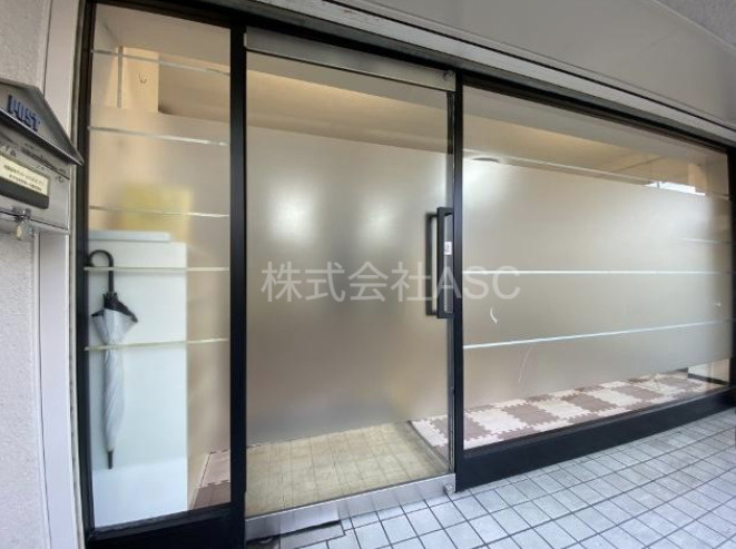 ニュー北加賀屋マンション１Ｆ事務所のエントランス