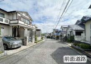 泉区西が岡2丁目 中古戸建 3780万円の前面道路含む現地写真