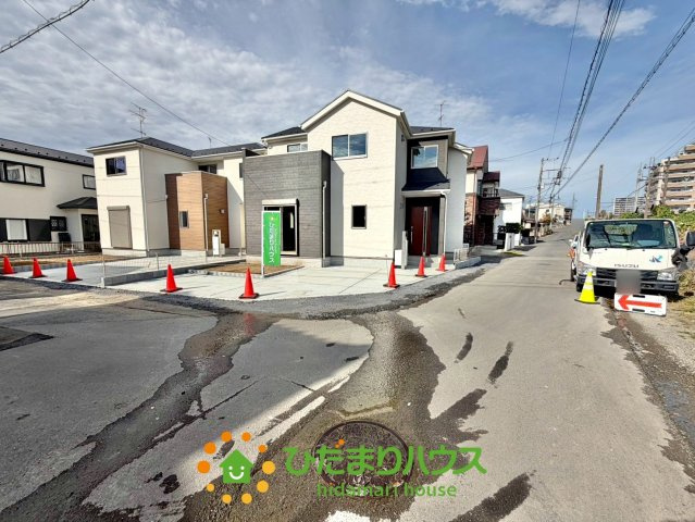 蓮田市蓮田1期　新築一戸建て　02　リナージュネクスジーの前面道路含む現地写真