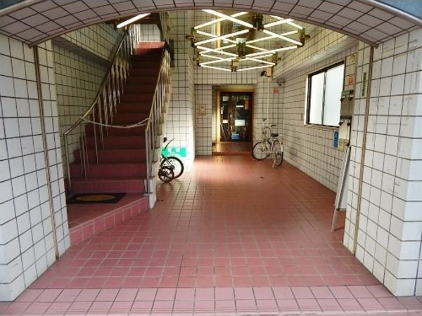 BB池下ビルのエントランス
