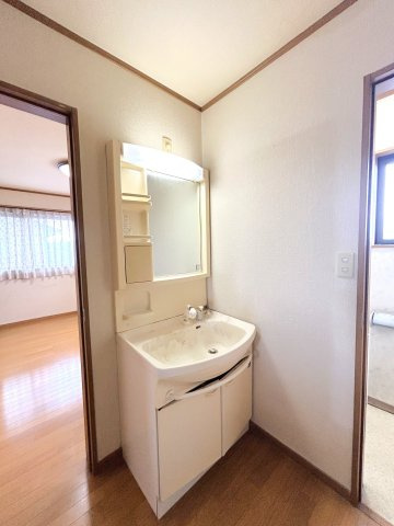 下野市柴　中古戸建の独立洗面台