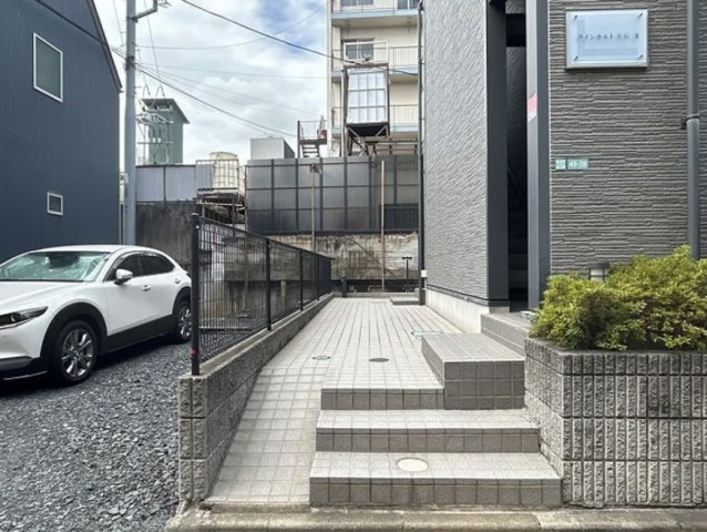 レオパレスラインホルト立石Ⅱのエントランス
