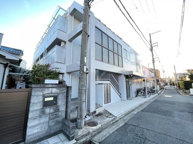 吹田市江坂町３丁目の賃貸マンションの外観|落ち着いた雰囲気の外観です