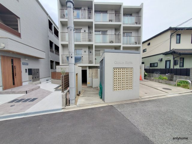 クオリア吹田　仲介手数料無料のエントランス