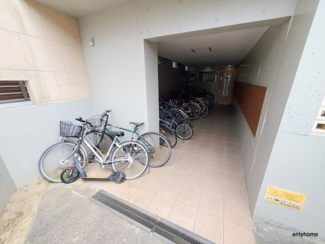 クオリア吹田　仲介手数料無料の駐車場