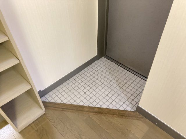 川野ビルの玄関
