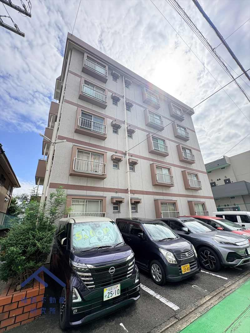 エメラルドマンション吉塚の外観