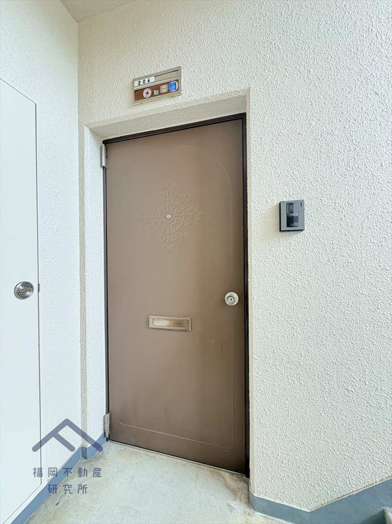 エメラルドマンション吉塚の玄関