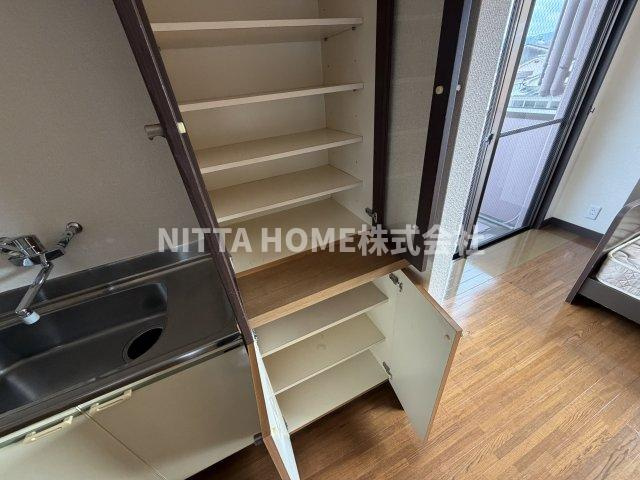 FM-1の収納|食器棚も大容量の収納力です♪