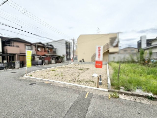 新在家町西３丁　新築一戸建の前面道路含む現地写真|ゆとりのある洗面室ですよ♪朝の身支度もスムーズにできますね！
