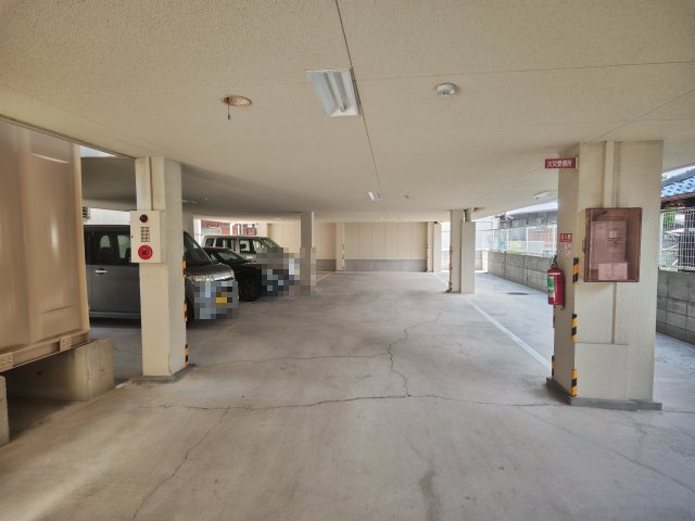 富尾マンションの駐車場