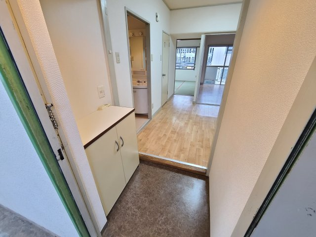 グリーンヴィレッジの玄関|明るい玄関です