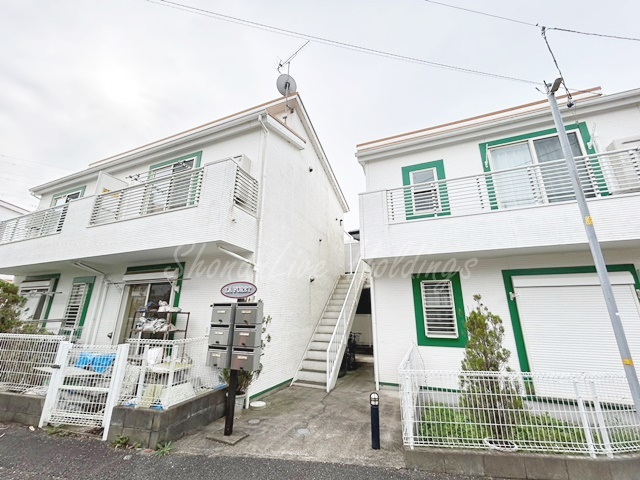 横浜市泉区下飯田町のアパートのエントランス