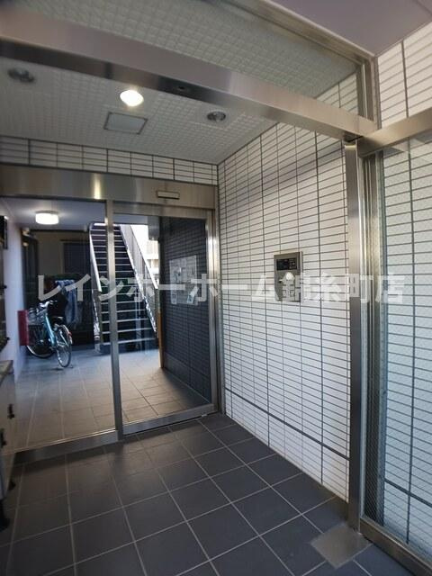 un deux troisのエントランス