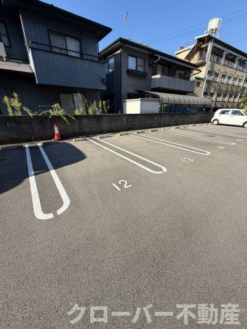 オリエントハイツの駐車場