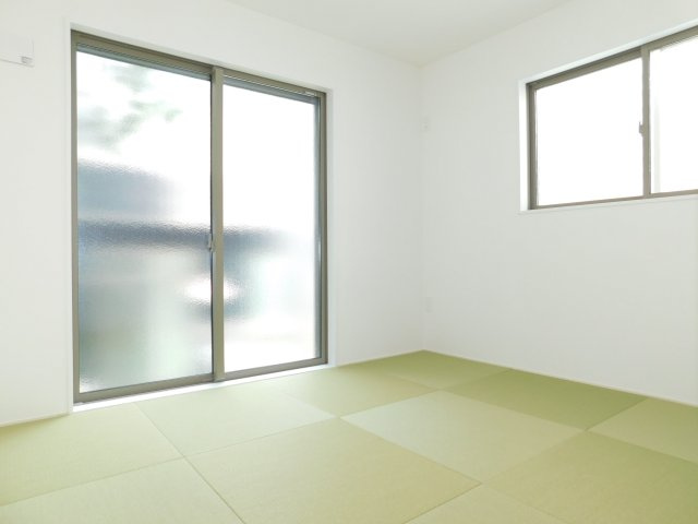 名古屋市緑区神の倉２丁目の新築一戸建の和室|◇１階和室◇　　２面採光で明るい和室　ＬＤＫの続き間としても活用できます♪
