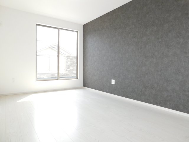 名古屋市緑区神の倉２丁目の新築一戸建の洋室|◇２階洋室◇　　南面を含む２面採光で明るい洋室７．１帖　ウォークインクローゼット完備！　　バルコニー利用可♪