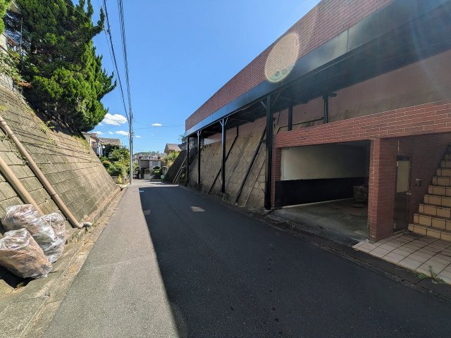 八王子市　宇津木町　新築一戸建ての前面道路含む現地写真|～北側5m道路に面しています～