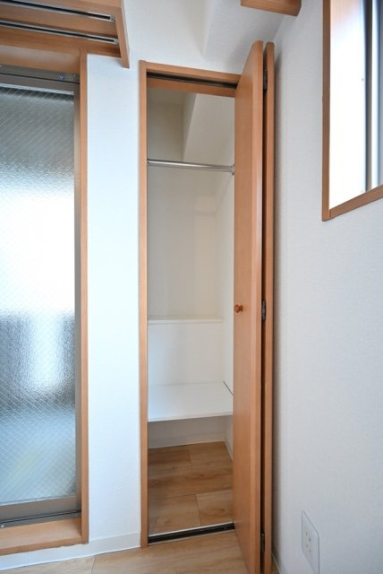 スカイコート神楽坂弐番館の収納|こまごまとしたものを収納できそうですね