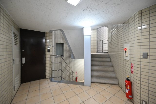 ラミアール都立大のエントランス|落ち着いたエントランスです