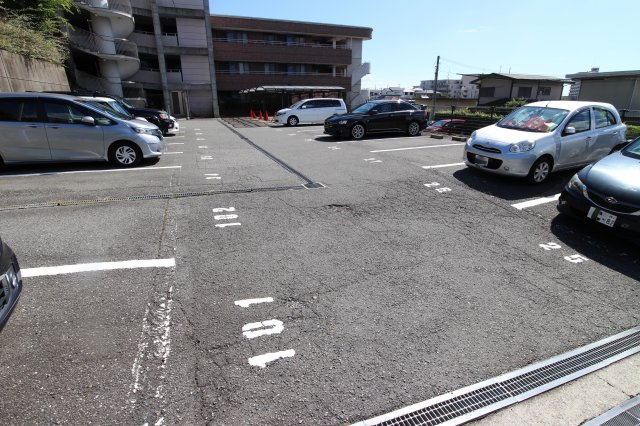 ルナガーデンの駐車場