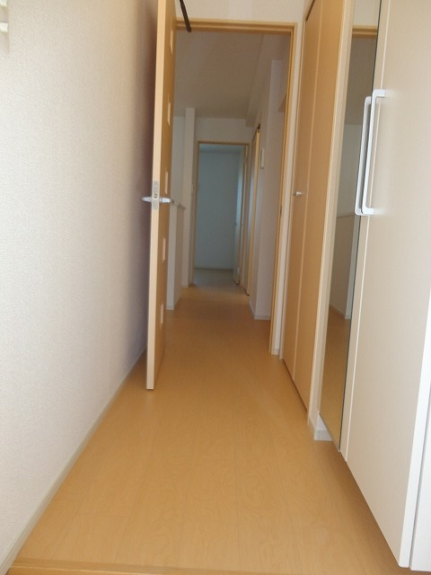 オレンジヒルズ論田Bの玄関